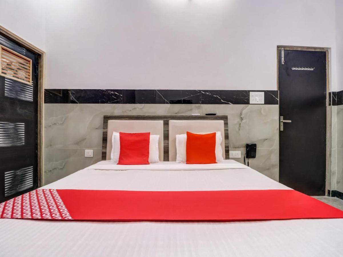 Oyo Flagship 83121 Hotel Rose Vip Saharanpur Exteriör bild