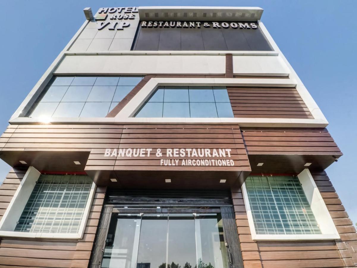 Oyo Flagship 83121 Hotel Rose Vip Saharanpur Exteriör bild
