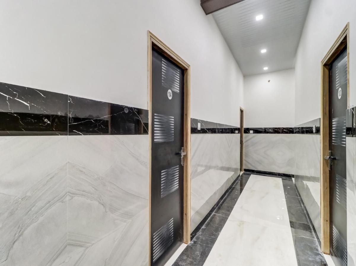 Oyo Flagship 83121 Hotel Rose Vip Saharanpur Exteriör bild