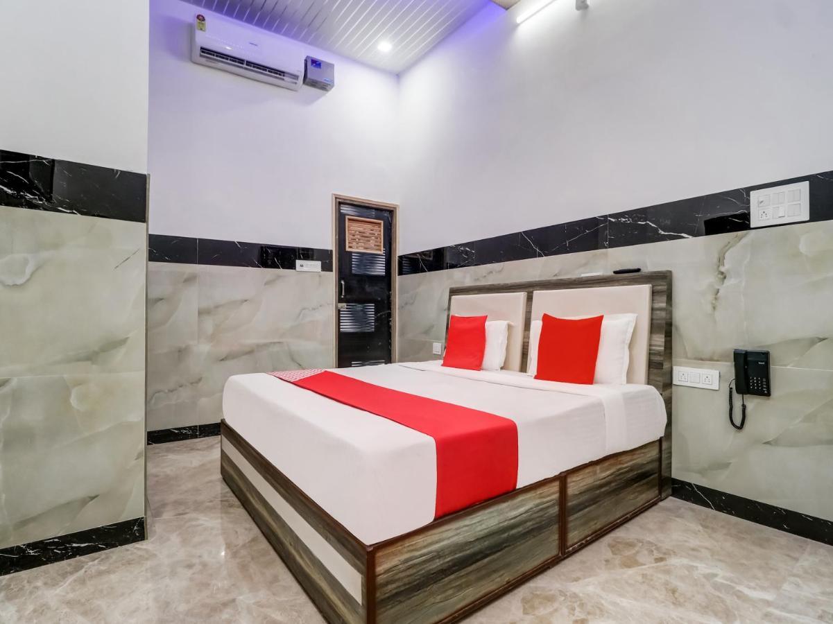 Oyo Flagship 83121 Hotel Rose Vip Saharanpur Exteriör bild