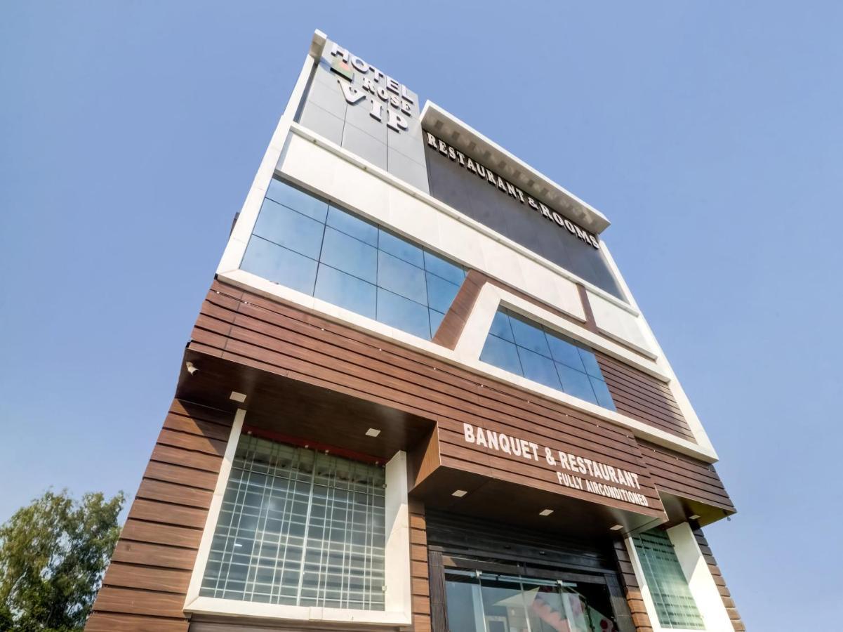 Oyo Flagship 83121 Hotel Rose Vip Saharanpur Exteriör bild